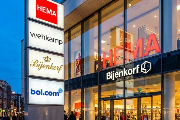 Warenhuizen HEMA, Wehkamp, Bijenkorf en Bol.com met Klarna