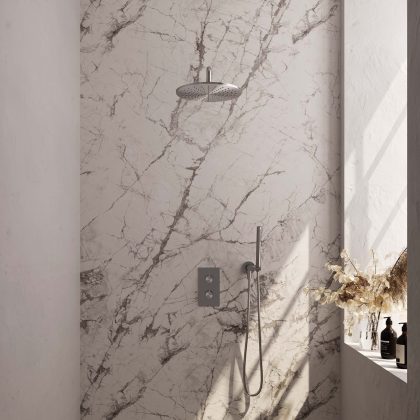 Brauer Brushed Edition thermostatische regendouche set met 3-weg omstelling en gebogen muurarm, staaf handdouche, doucheslang en RVS geborstelde PVD afwerking