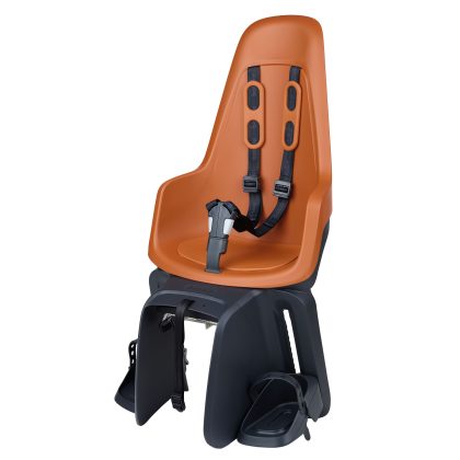 Bobike Maxi One Chocolate Brown drager bev Achterstoeltje