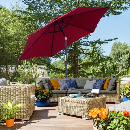 Outsunny knikparasol, UV-bestendig, verstelbaar tuinscherm, lichtgewicht aluminium, eenvoudig te bedienen, 2,7 m, wijnrood | Aosom.nl