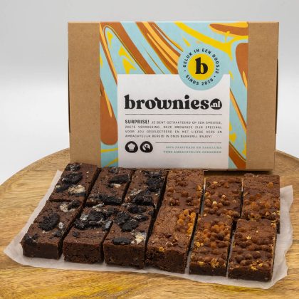 Brownies.nl 2 Smaken Brownie Box - 12 Brownies Per Post - Brievenbus Pakket - Brownie Box - Fair trade Belgische chocolade - 6 brownies per smaak - Cadeau