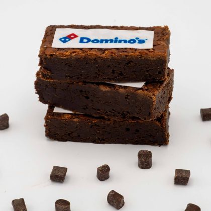Brownies.nl Brownies met logo - Zakelijk cadeau - Relatiegeschenk - Ambachtelijke Brownies - Traktatie voor Bedrijf of Evenement - Brownie Box