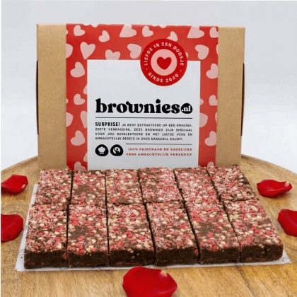 Brownies.nl Love Bite Brownie - 12 Brownies Per Post - Brievenbus Pakket - Brownie Box - Hartjes Brownie - Traktatie Hartjes - Hart Onder De Riem Cadeau - Love