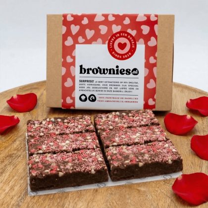 Brownies.nl Love Bite Brownie - 6 Brownies Per Post - Brievenbus Pakket - Brownie Box - Hartjes Brownie - Traktatie Hartjes - Hart Onder De Riem Cadeau - Love