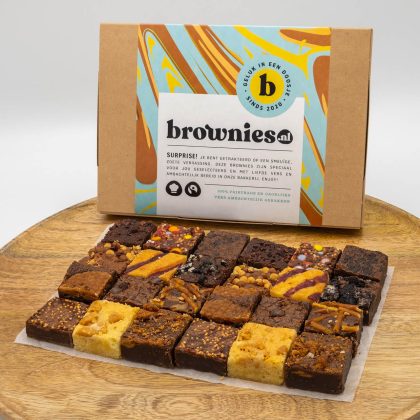 Brownies.nl Brownies Mini's Box - 24 Brownies Per Post - Brievenbus Pakket - 12 smaken - Fair trade Belgische chocolade - Oreo - Blondie - Speculoos - Kokos