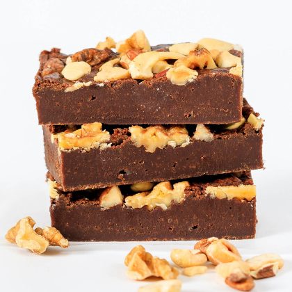 Brownies.nl Vegan Noten Brownie Box - 6 Brownies Per Post - Brievenbus Pakket - Brownie Box - Pure chocolade - Knapperige noten bovenop - Zonder melk en eieren