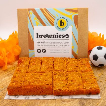 Brownies.nl WK Oranje Box - 12 Blondies Per Post - Brievenbus Pakket - Brownie Box - Sinaasappel Blondies - Oranje Blondie - WK Brownies - Oranje Cadeau - Vers
